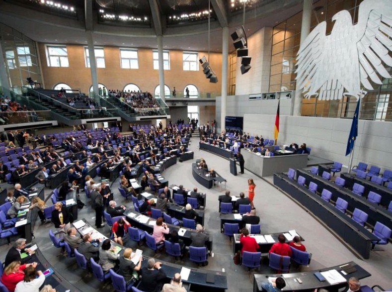 Bundestag passes law on separate banks