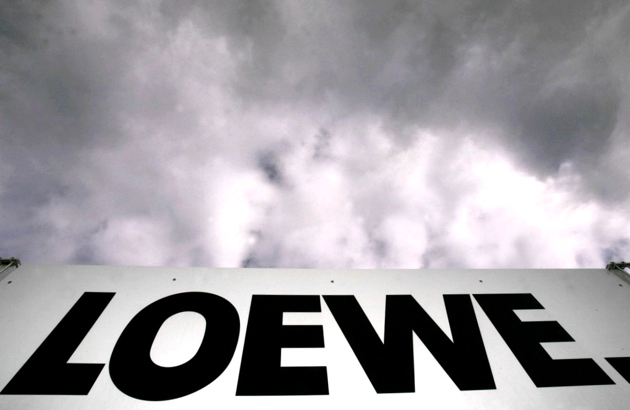 tv manufacturer loewe: out of the crisis and into the crisis